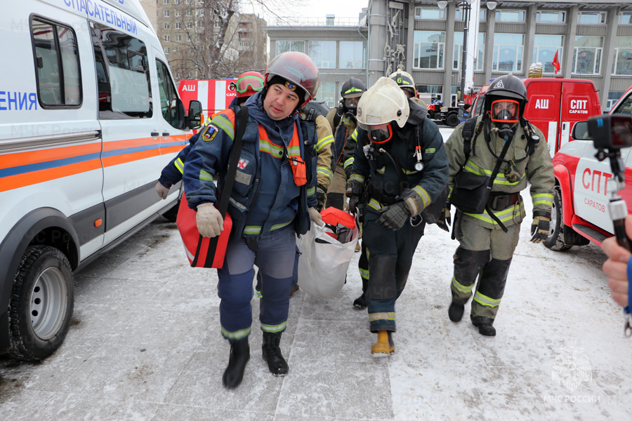В Саратове 19 единиц техники приехали тушить условный пожар в цирке