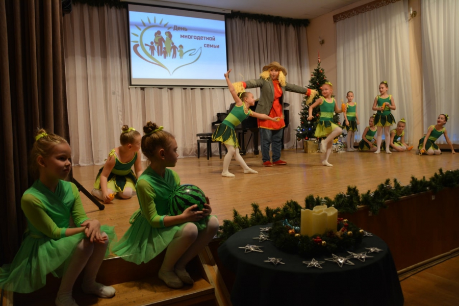 Дмитрий Плеханов устроил праздник для многодетных семей Энгельса