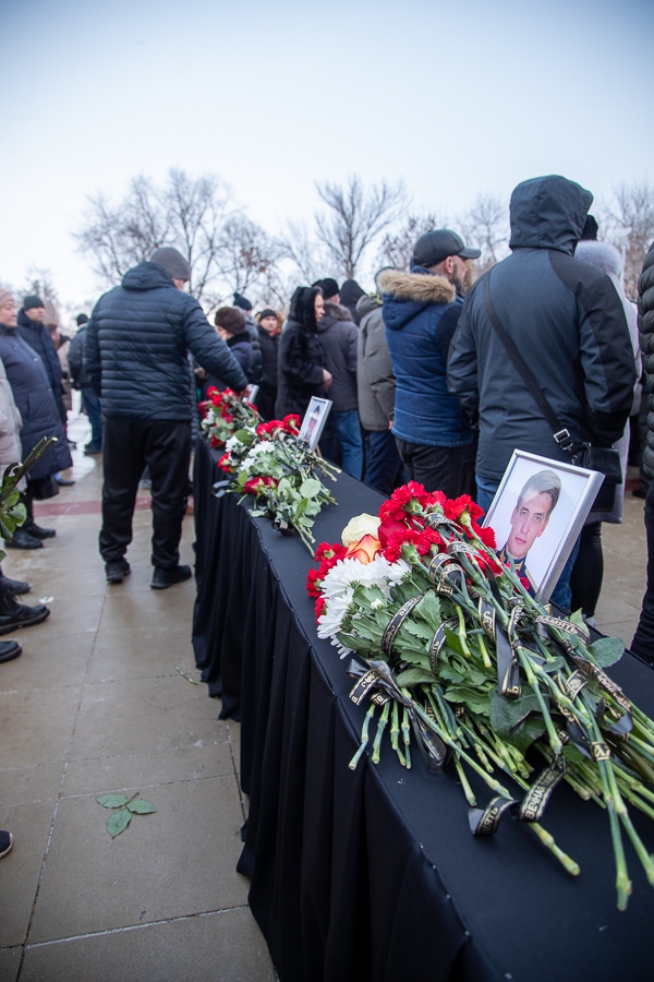 Прощание 28. Похороны военнослужащего. Похороны военнослужащего погибшего на Украине 2022. В Энгельсе простились с погибшими.