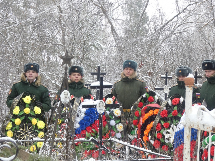 Гибнут на сво. . Прощание с военнослужащими Брянск. В благодарное Тюльганского района простились с погибшим.