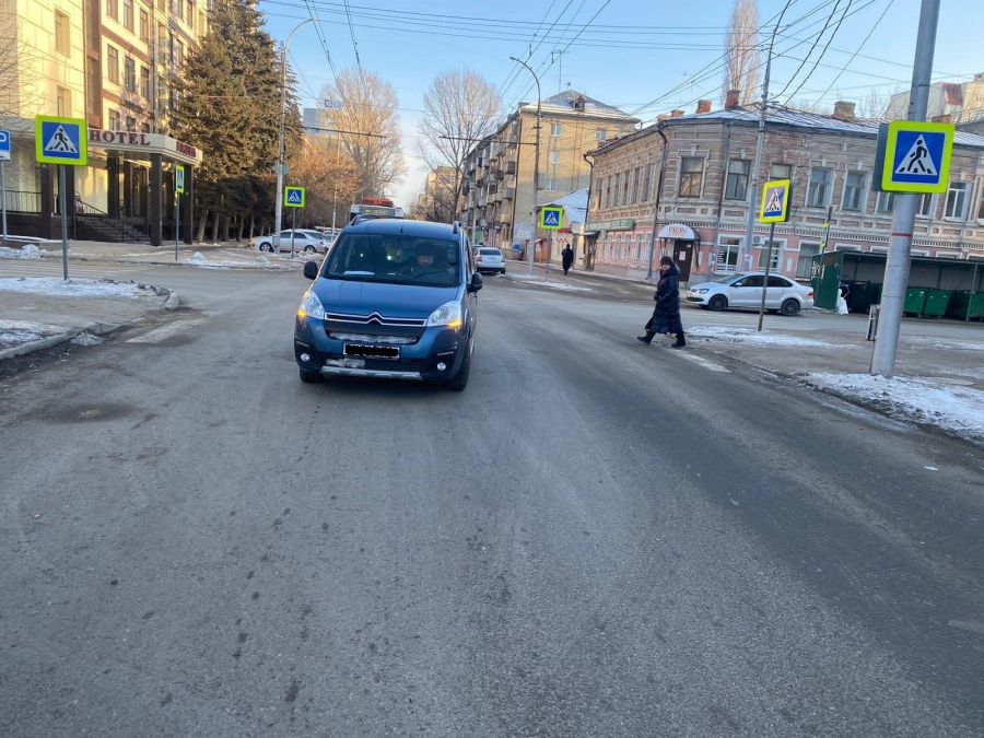 На Вавилова «Ситроен» сбил женщину на пешеходном переходе