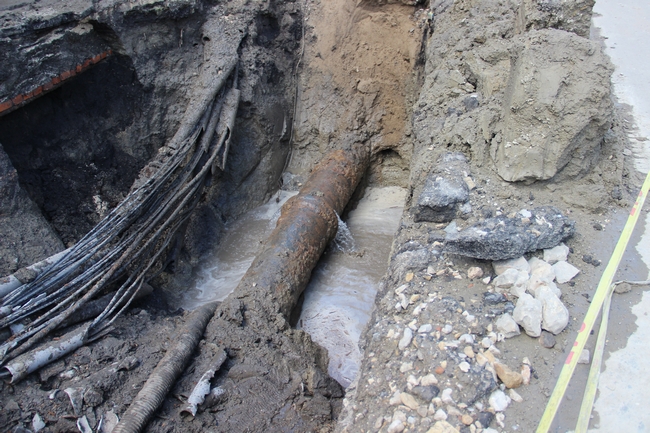 На Рабочей асфальт уходит под землю