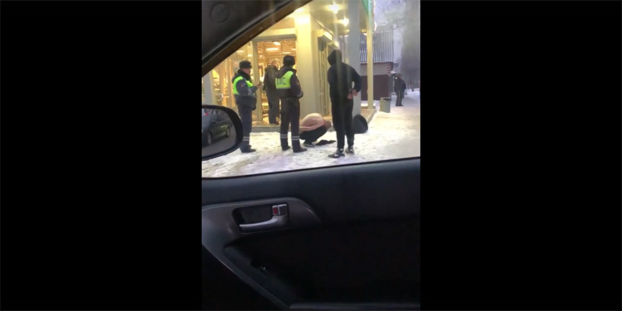 В Балашове задержали неадекватного полуголого мужчину
