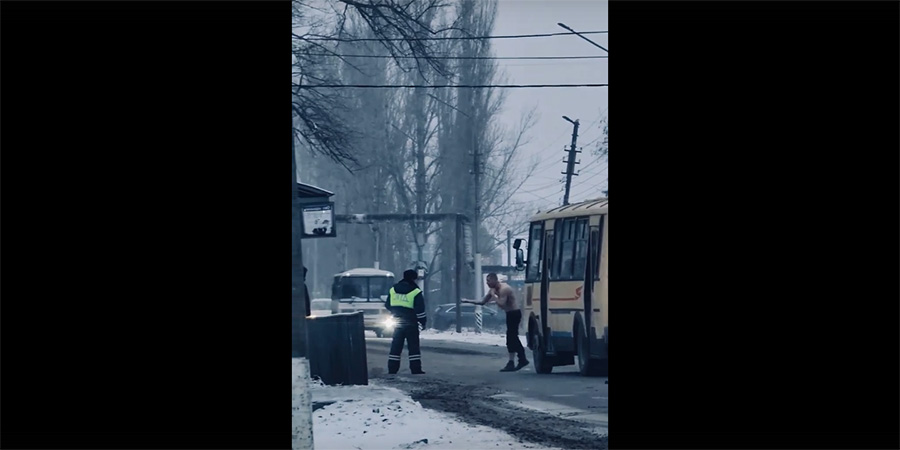 В Балашове задержали неадекватного полуголого мужчину