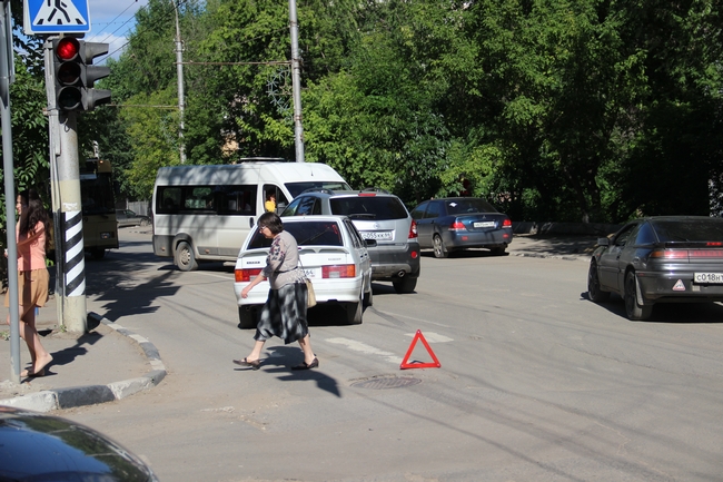 ДТП на Чернышевского перекрыло полосу общественного транспорта