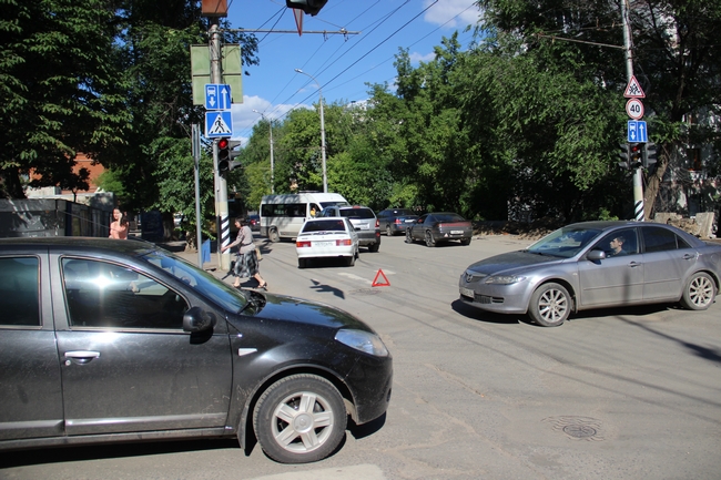 ДТП на Чернышевского перекрыло полосу общественного транспорта