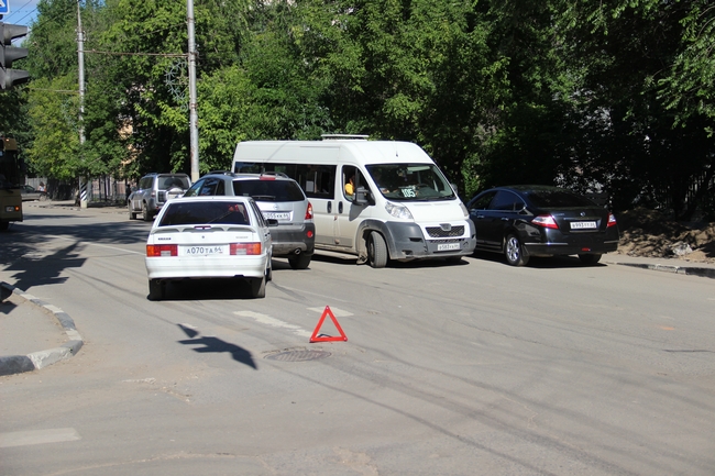 ДТП на Чернышевского перекрыло полосу общественного транспорта