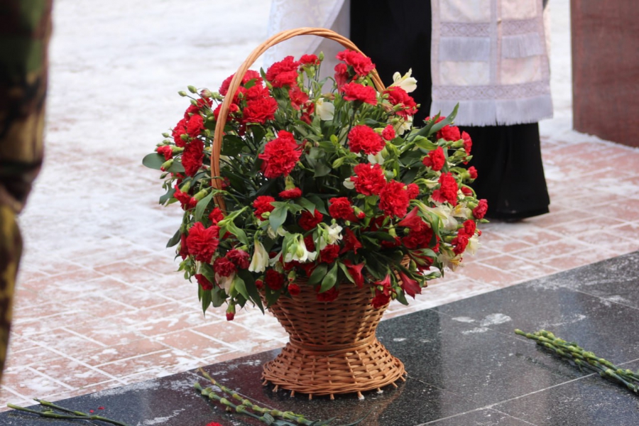 В Саратове сотни горожан почтили память воинов-интернационалистов