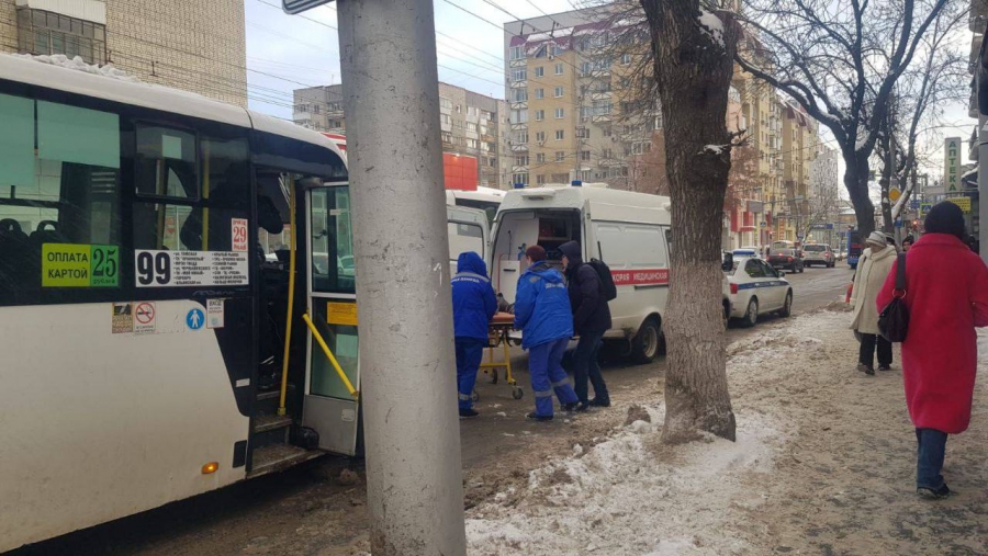 В Октябрьском районе маршрутка №99 наехала на женщину-пешехода