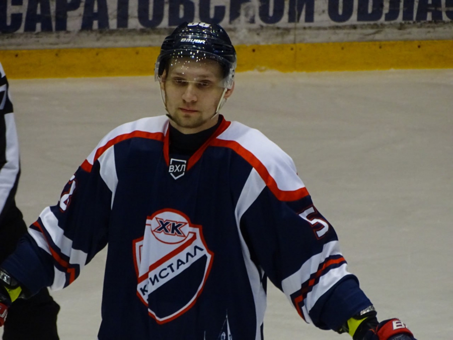 Хоккеисты. Каюмов хоккеист 2023. Кристалл Саратов хоккей фото. Хоккей 10 шайб