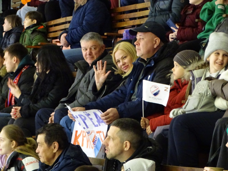 «Кристалл» в двух матчах проиграл лидеру первенства 3:21