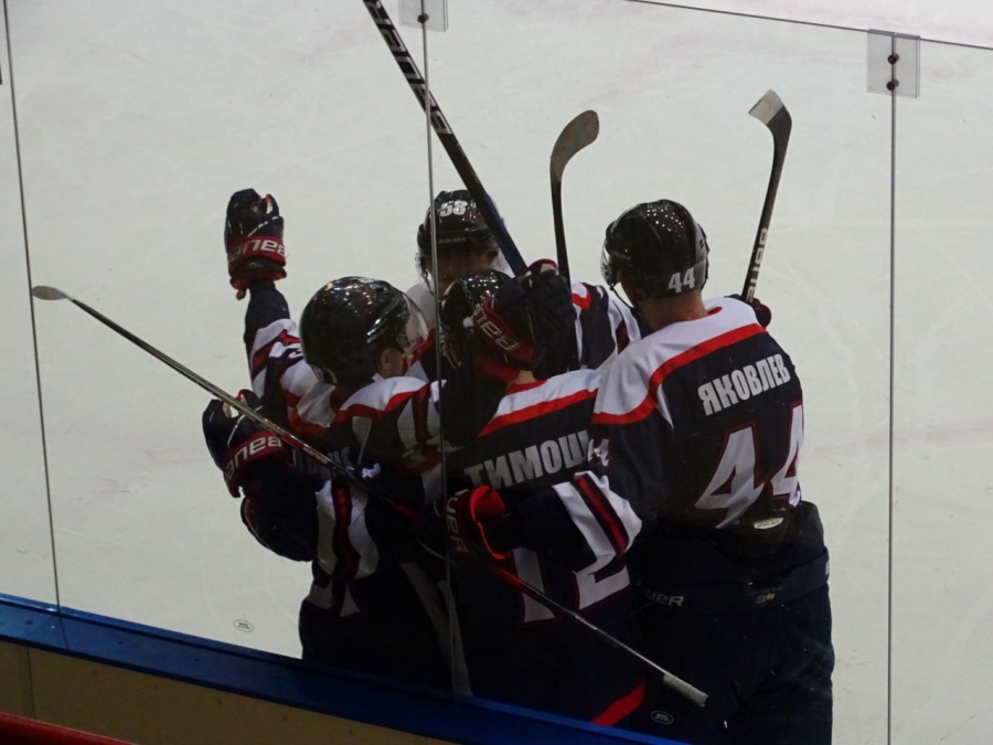 «Кристалл» в двух матчах проиграл лидеру первенства 3:21