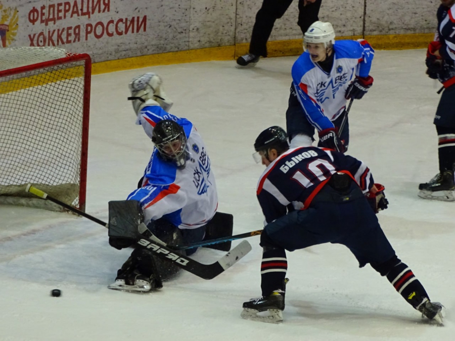 «Кристалл» в двух матчах проиграл лидеру первенства 3:21