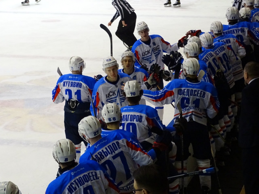 «Кристалл» не смог забить лидеру турнира ни одной шайбы
