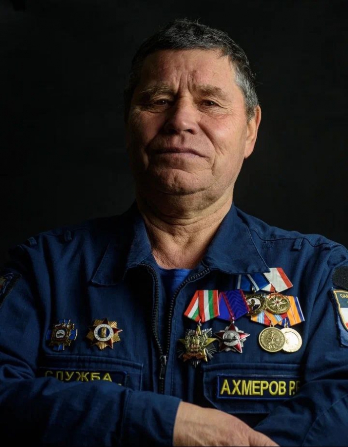 Путин присвоил саратовскому водолазу-спасателю Рефату Ахмерову почетное звание