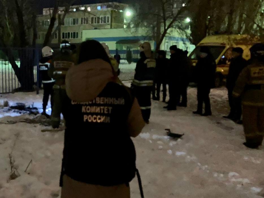 В Балакове 8-летний мальчик провалился в промоину у школы и погиб