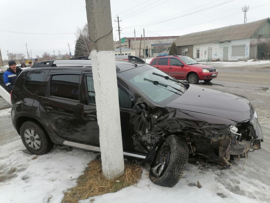 В Лысых Горах при столкновении «Дастера» и «десятки» пострадали два человека
