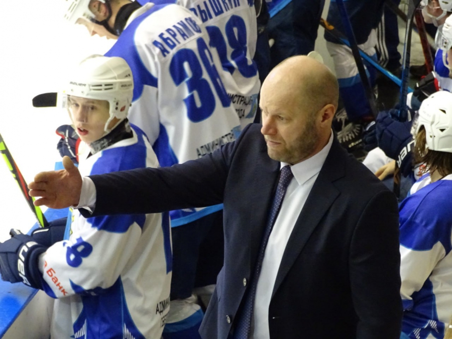 Саратовские хоккеисты забросили 13 шайб в домашнем матче