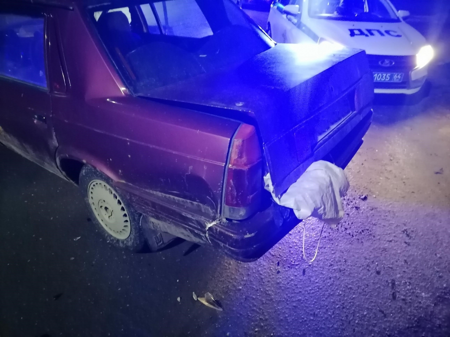 В Балакове водитель «Москвича» пострадал при столкновении с «Лэнд Крузером»