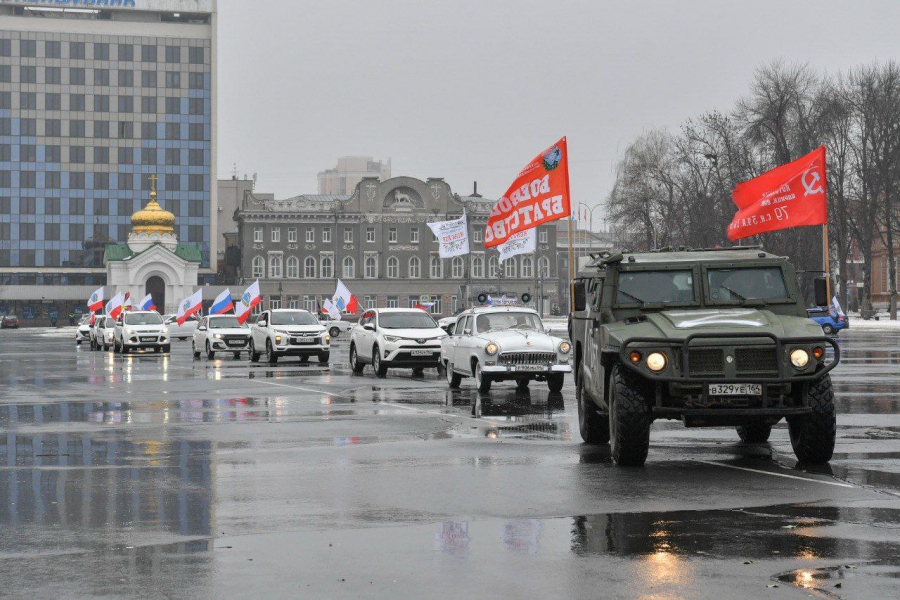 Саратовчанки устроили автопробег в поддержку бойцов СВО