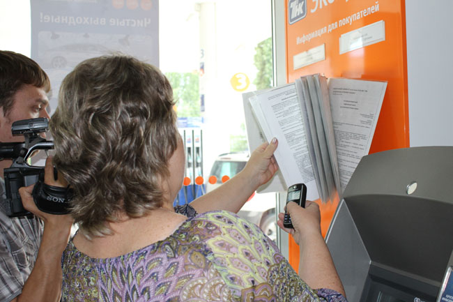 На заправке ТНК отвертелись от проверки на недолив бензина