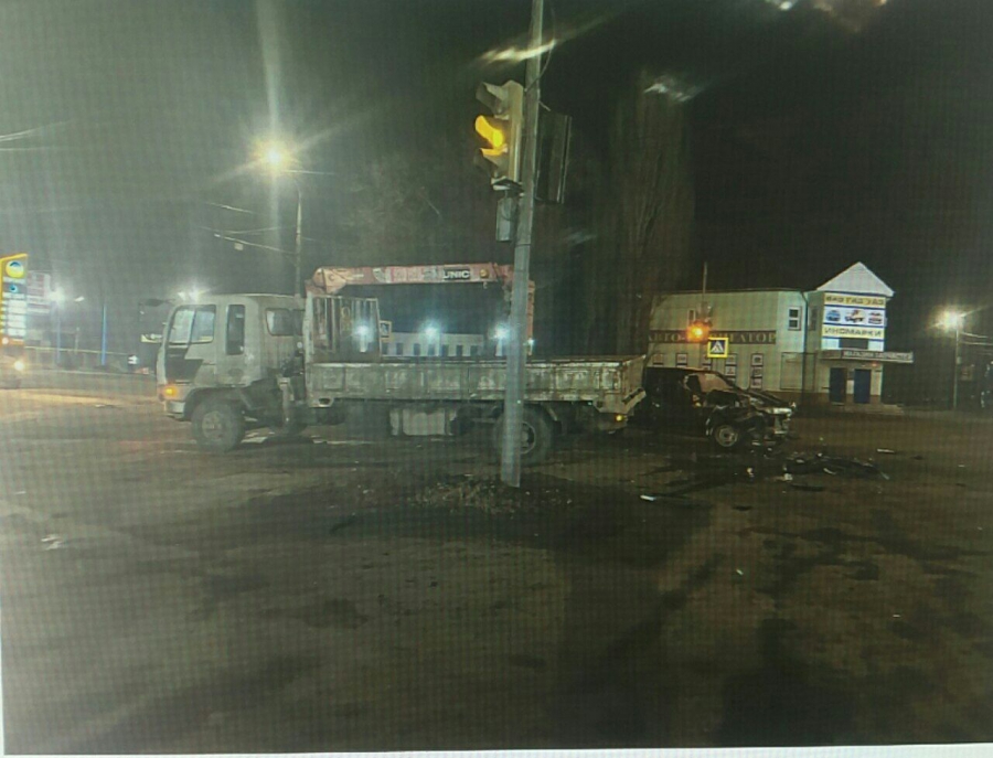 На Московском шоссе эвакуатор столкнулся с «четырнадцатой». Есть пострадавшие