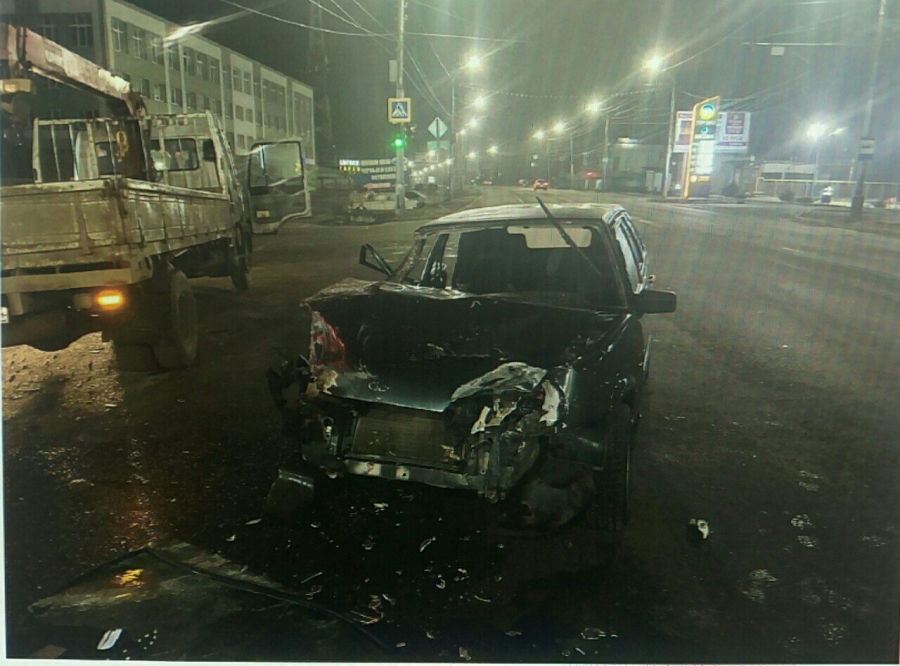 На Московском шоссе эвакуатор столкнулся с «четырнадцатой». Есть пострадавшие