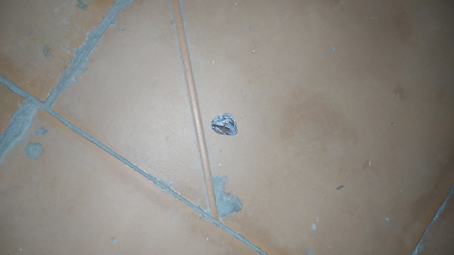 В Балакове неизвестный обстрелял окна дома из винтовки