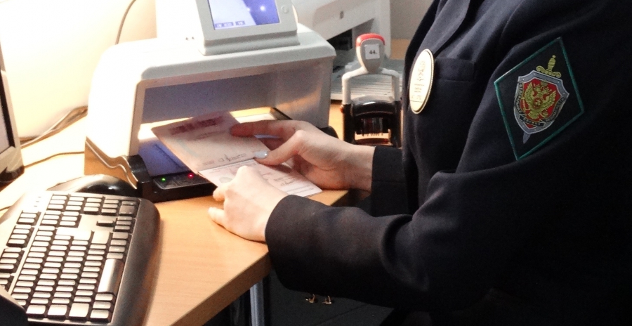 В Саратовской области сотрудники ФСБ не выпустили из России иностранца с поддельным паспортом