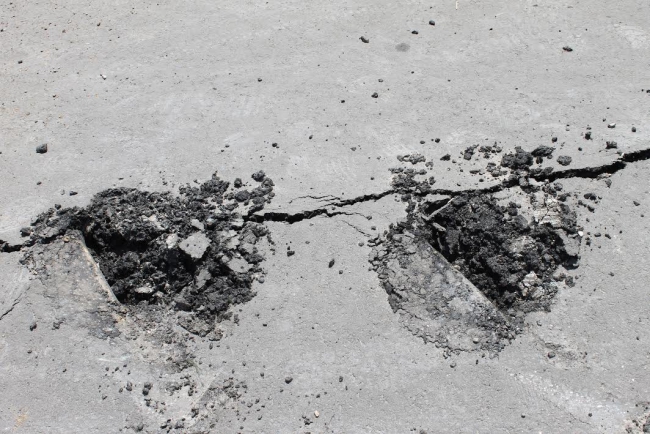 Место провала на новой набережной Саратова оставили недоделанным