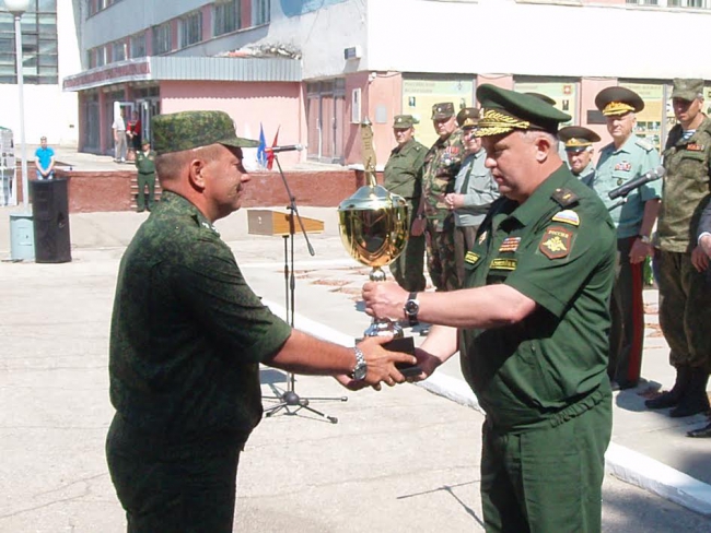 Вице-губернатор наградил самого меткого артиллериста России