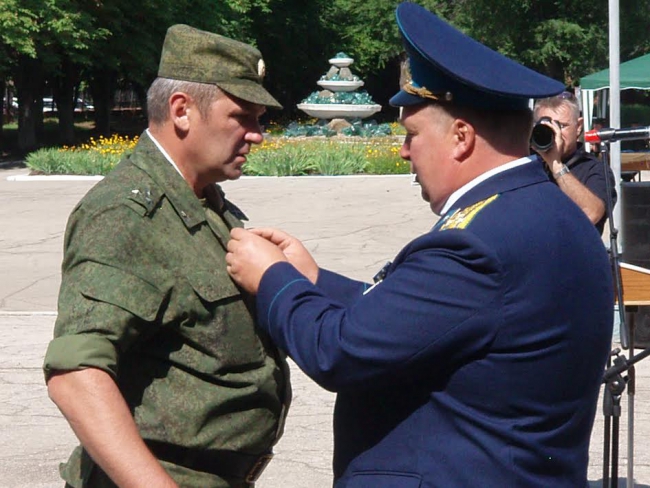 Вице-губернатор наградил самого меткого артиллериста России