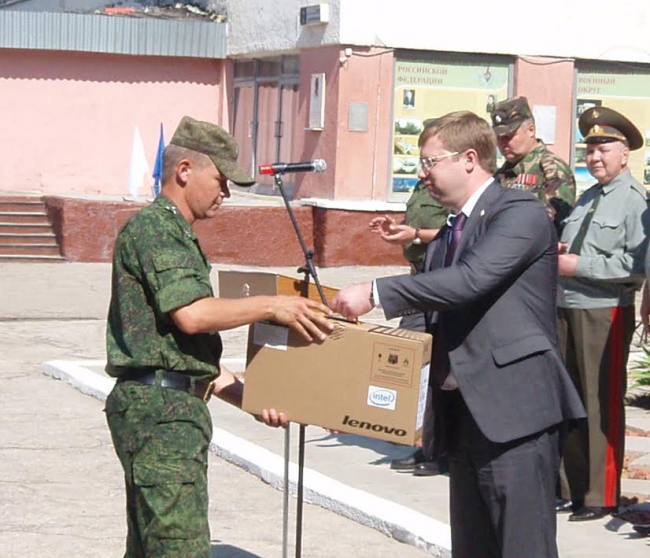 Вице-губернатор наградил самого меткого артиллериста России