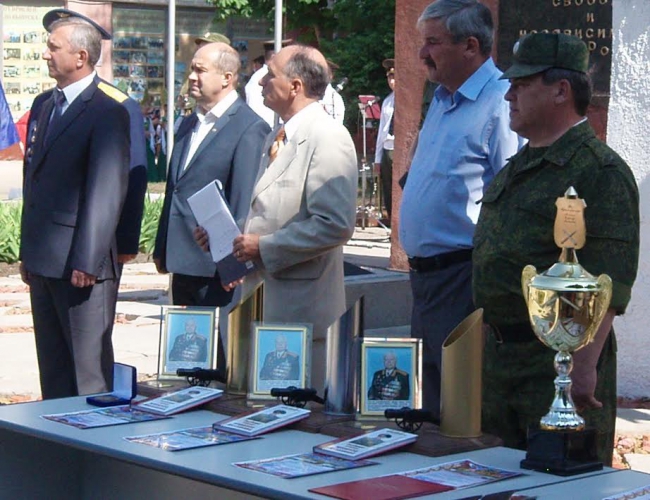 Вице-губернатор наградил самого меткого артиллериста России