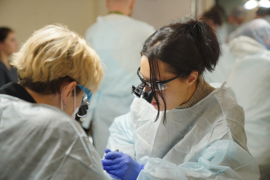 Врачи-микрохирурги первой горбольницы Саратова успешно прошли обучение у лучших кистевых хирургов России