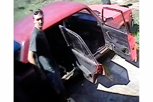 Полиция ищет подозреваемых в серии краж из гаражей