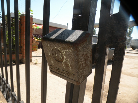 Протестующие жители Балакова возвели баррикады из шин