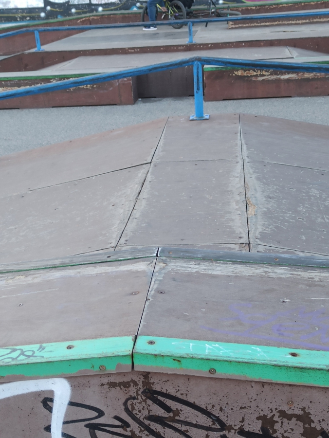 Саратовцы пожаловались на заржавевший скейт-парк на набережной