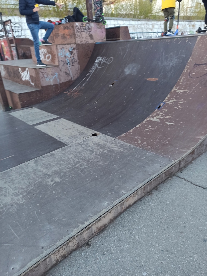 Саратовцы пожаловались на заржавевший скейт-парк на набережной