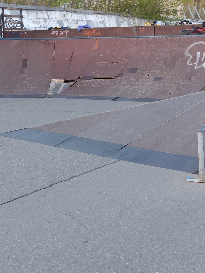 Саратовцы пожаловались на заржавевший скейт-парк на набережной