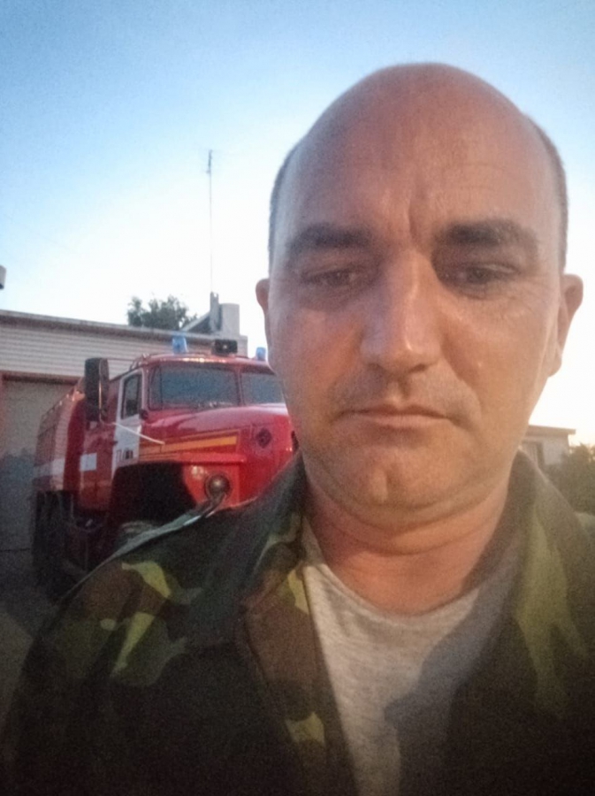 В Гагаринском районе пожарные вдвоем спасли от огня 5 домов