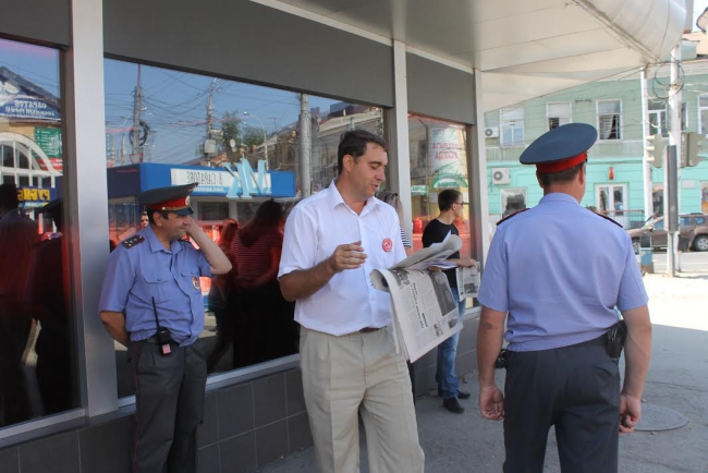 Чиновники тайком жертвуют деньги на акциях оппозиции