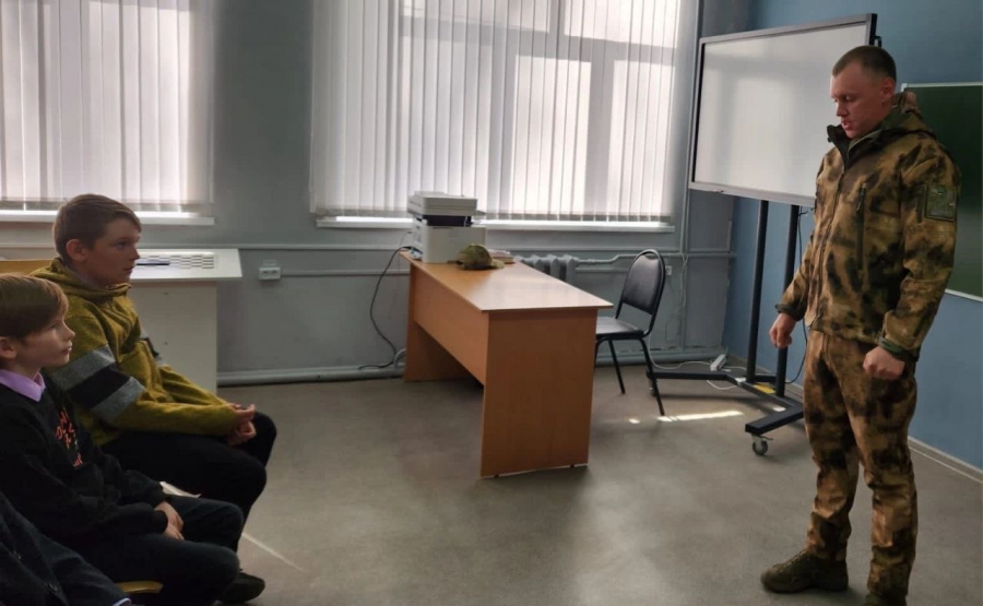 В Ртищеве участник СВО встретился со школьниками