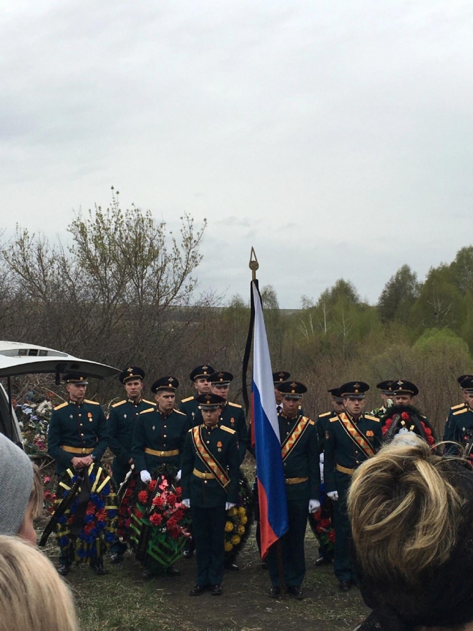 В Новобурасском районе простились с погибшим в СВО Александром Романовым