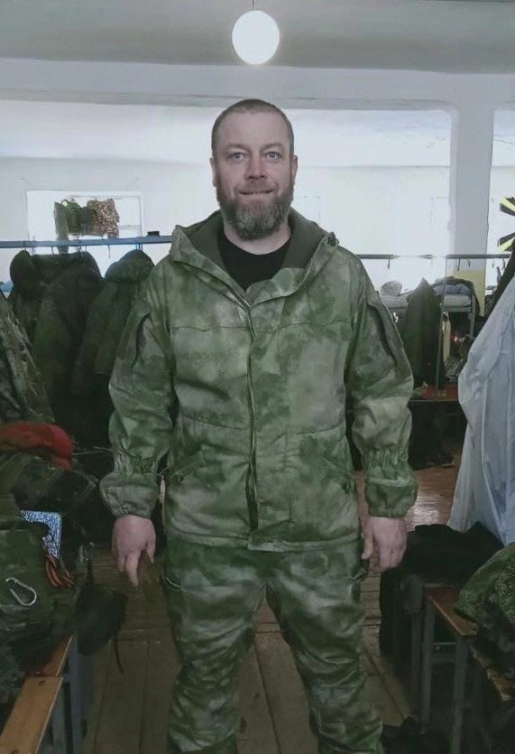 В Новобурасском районе простились с погибшим в СВО Александром Романовым