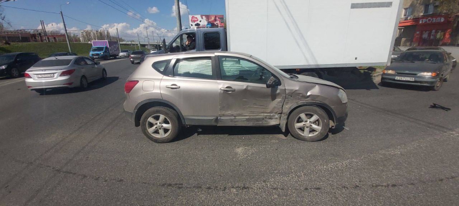 На Шехурдина из-за столкновения иномарок пострадали три человека