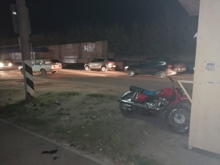 В Петровске мотоциклист пострадал в аварии с «семеркой»