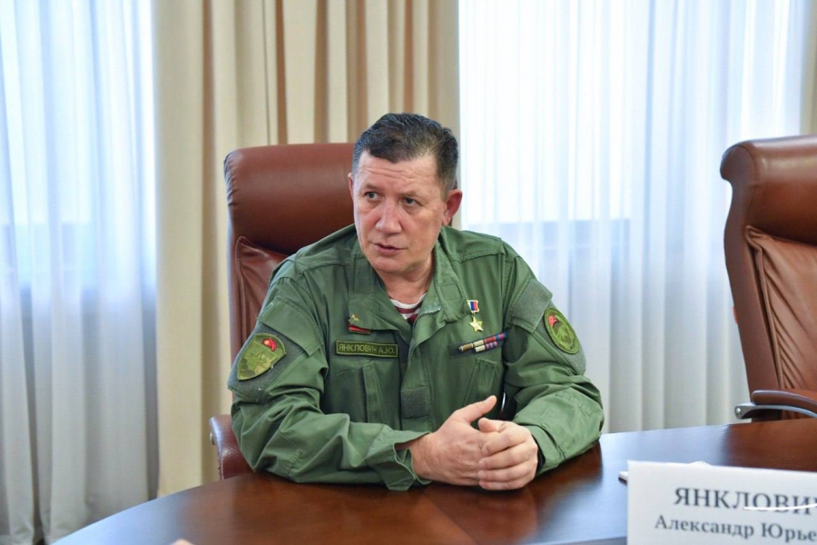 Саратовским бойцам СВО передали оборудование для отслеживания противника с дальнего расстояния