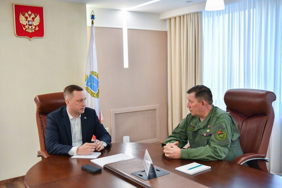 Саратовским бойцам СВО передали оборудование для отслеживания противника с дальнего расстояния