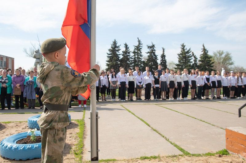 В селе Раскатово открыли мемориальную доску погибшим в СВО Арстану Шангалиеву и Юрию Цыгановскому